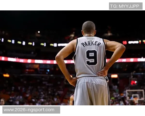 托尼帕克与保罗同现身马刺比赛现场引发球迷热议