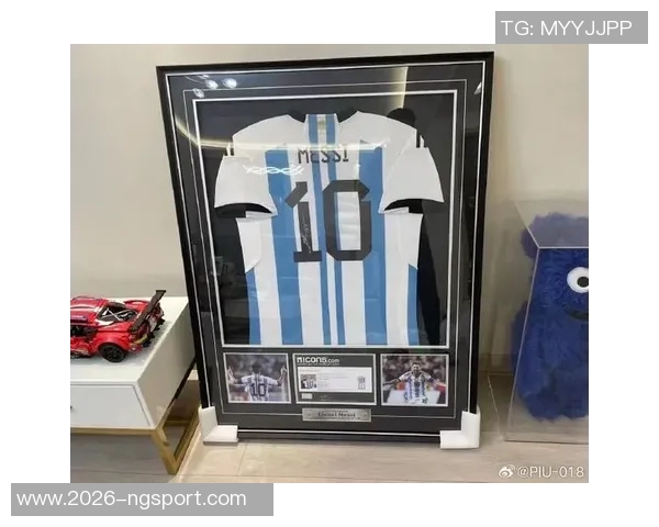 安哥拉队长赛后自豪展示与梅西交换的签名球衣将永久珍藏 安哥拉队长赛后自豪展示与梅西交换的签名球衣将永久珍藏