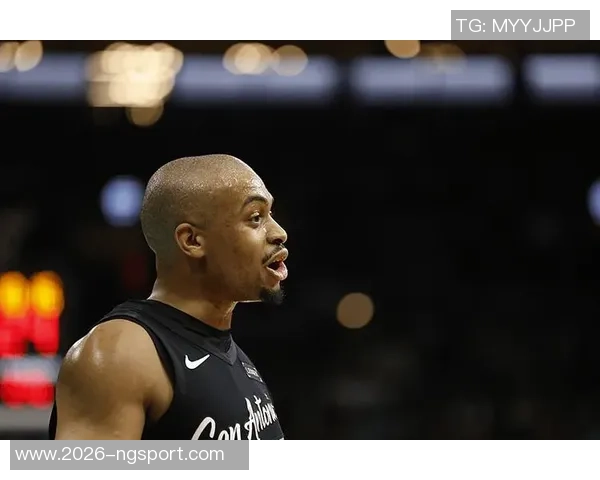 光头兄弟团齐聚社媒凯尔登晒好友统一发型与文班理发瞬间 光头兄弟团齐聚社媒凯尔登晒好友统一发型与文班理发瞬间